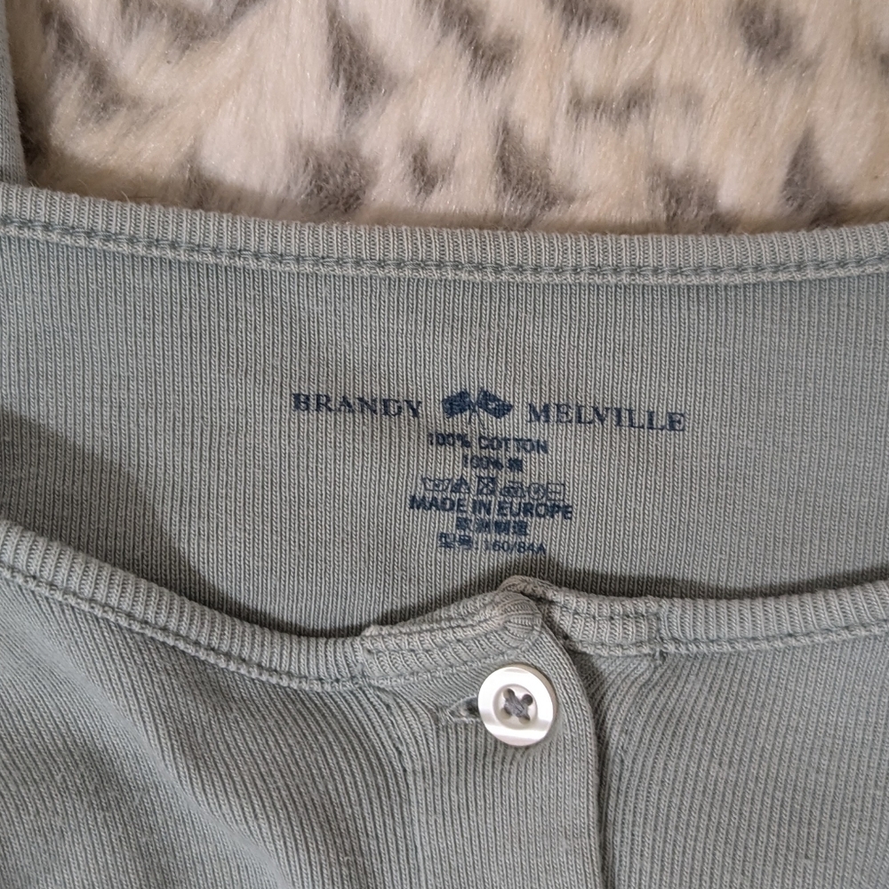 Brandy Melville Cropped Cardigan - Picture 3 of 5